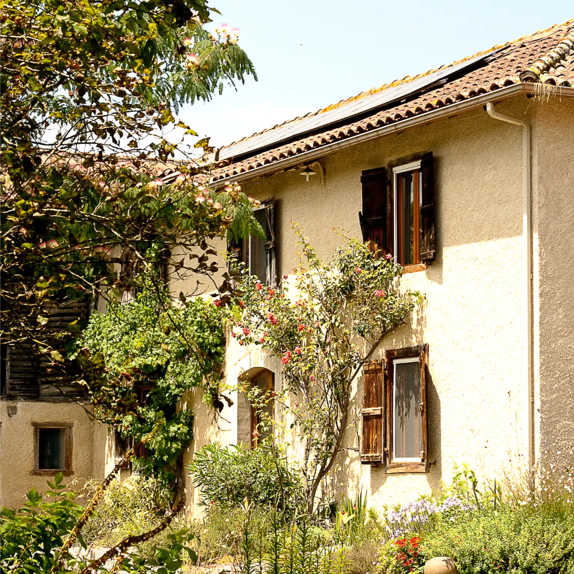 Passage au solaire : une solution durable pour alimenter les fours électriques de poterie ?